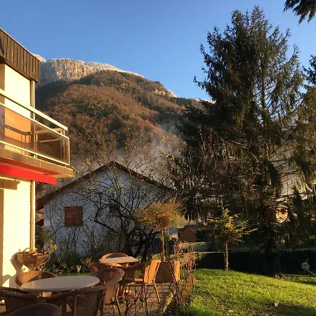 Au Pied Du Vercors Est Permis *